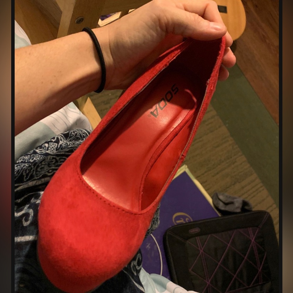 Red Soda Wedges. Size 7.5